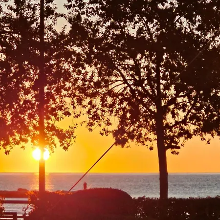 Playa Postiguet Hotel del amor *